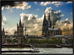 Chmury, Katedra, Kolonia, Rzeka